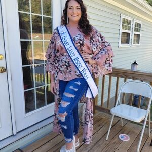 SHEIN Pink Floral High-Low Top